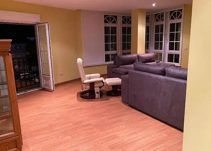 Apartamento De 4 Dormitorios En Camarinas