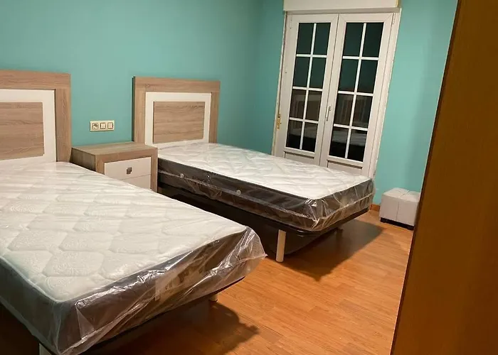 Apartamento De 4 Dormitorios En Camarinas